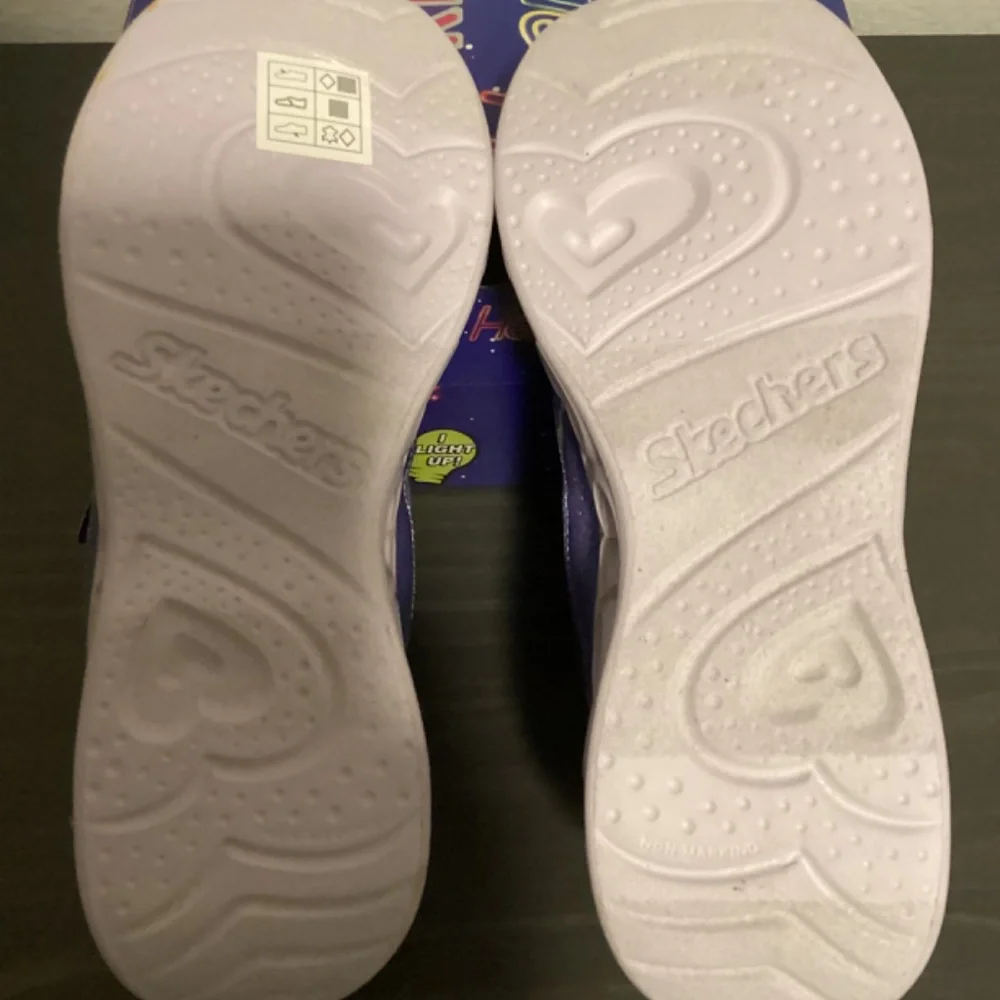 SKECHERS Little Girls Heart Lights Light-Up Adjustable Strap Sneaker Boo…